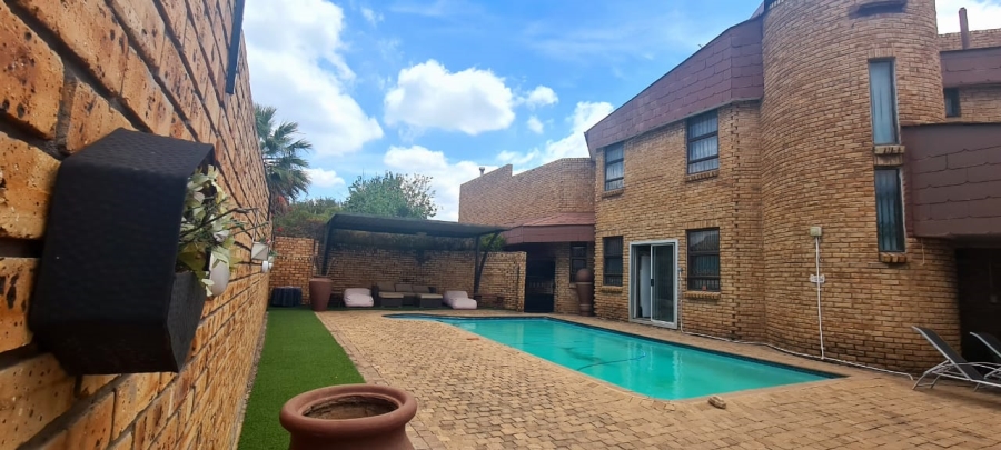 4 Bedroom Property for Sale in Zinniaville North West